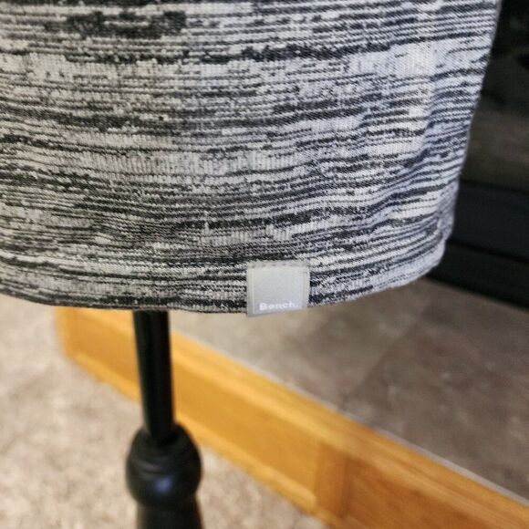 Bench Gray Marled V Neck Long Sleeve Embroided Logo Oversized NWT - Picture 6 of 6